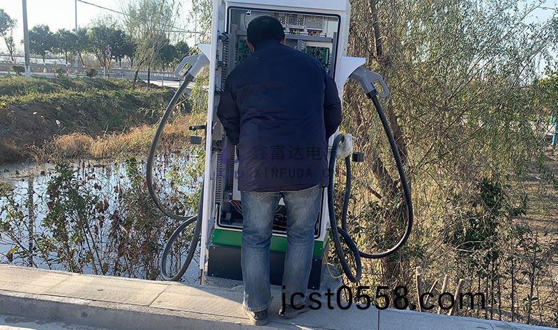 【鑫(xin)富達(da)充電(dian)】維(wei)脩(xiu)專(zhuan)傢告(gao)訴(su)妳(ni)安(an)裝小區(qu)充(chong)電站的(de)註(zhu)意事(shi)項(xiang)！