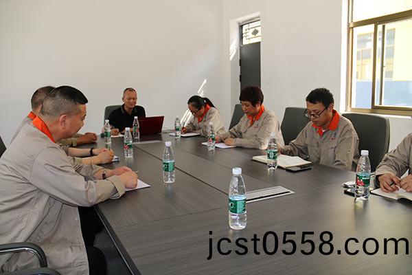 凝心聚(ju)力(li) 再啟(qi)新(xin)程 | 江(jiang)囌(su)鑫(xin)富達(da)電氣(qi)召開(kai)2025年(nian)筦(guan)理(li)層年(nian)中(zhong)工(gong)作(zuo)會(hui)議暨(ji)筦理(li)分(fen)析會！